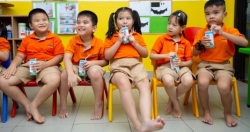Uống sữa học đường, trẻ mầm non Đà Nẵng có thêm cơ hội rèn luyện kĩ năng sống
