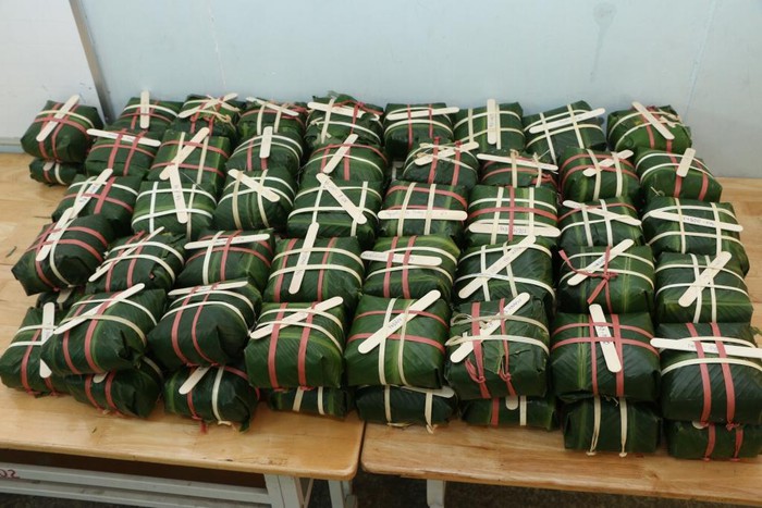 Trường Lương Thế Vinh gói tặng hàng nghìn chiếc bánh chưng tới trẻ em vùng cao và người nghèo