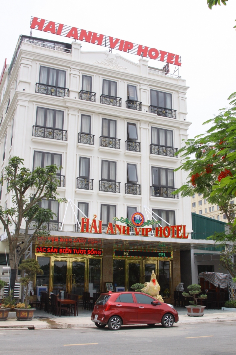 Khách sạn Hải Anh VIP có quy mô lớn gồm 55 phòng, phục vụ các đoàn khách đông người