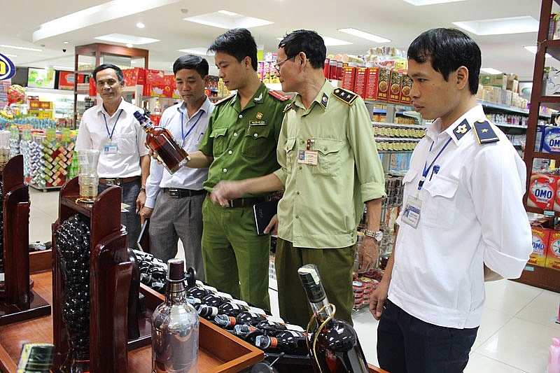 Lực lượng chức năng tăng cường kiểm tra chất lượng hàng hóa dịp trước, trong và sau dịp Tết Nguyên đán nhằm đảm bảo quyền lợi cho người tiêu dùng