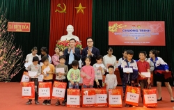 Tặng 200 suất quà Tết cho công nhân, trẻ em có hoàn cảnh khó khăn huyện Thanh Oai