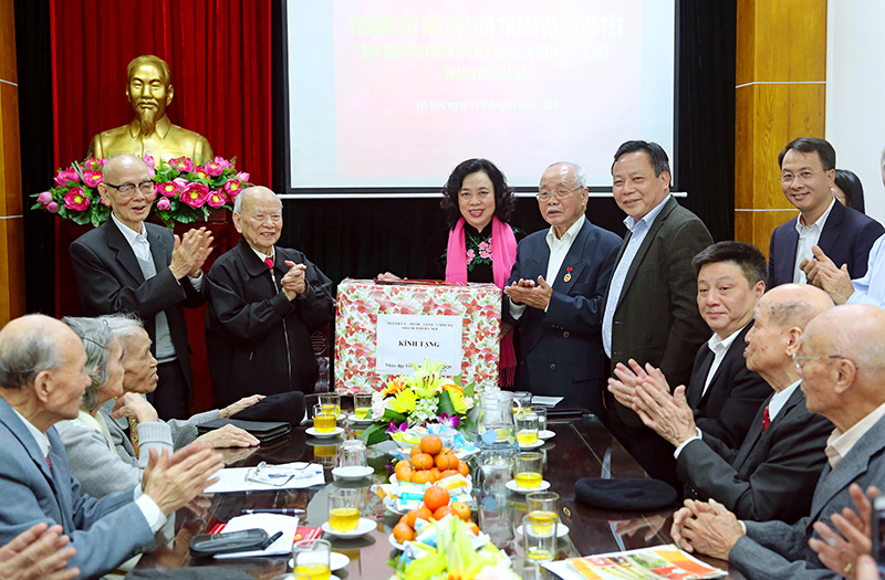 Phó Bí thư Thường trực Thành ủy thăm, chúc Tết Ban Liên lạc Chiến sĩ cách mạng bị địch bắt tù đày