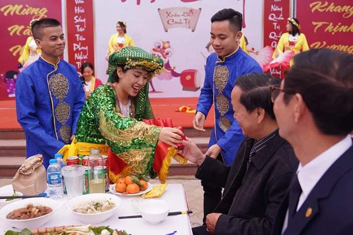 Sinh viên hào hứng với Tết truyền thống qua Hội làng xuân Canh Tý