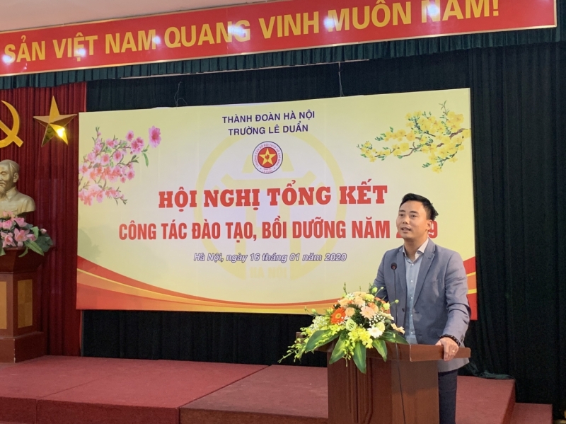 Đồng chí Nguyễn Đức Tiến, Phó Bí thư Thành đoàn, Chủ tịch HLHTN Việt Nam thành phố Hà Nội phát biểu tại hội nghị.