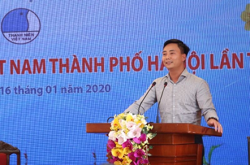 Đồng chí Nguyễn Đức Tiến, Phó Bí thư Thành đoàn, Chủ tịch Hội Liên hiệp Thanh niên Việt Nam thành phố Hà Nội phát biểu tại hội nghị