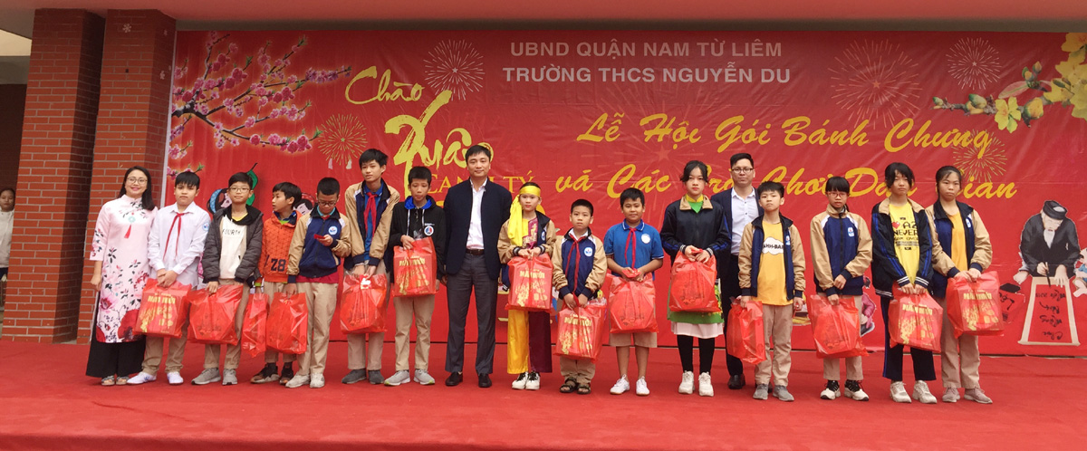 Trường THCS Nguyễn Du: Rộn ràng lễ hội chào Xuân
