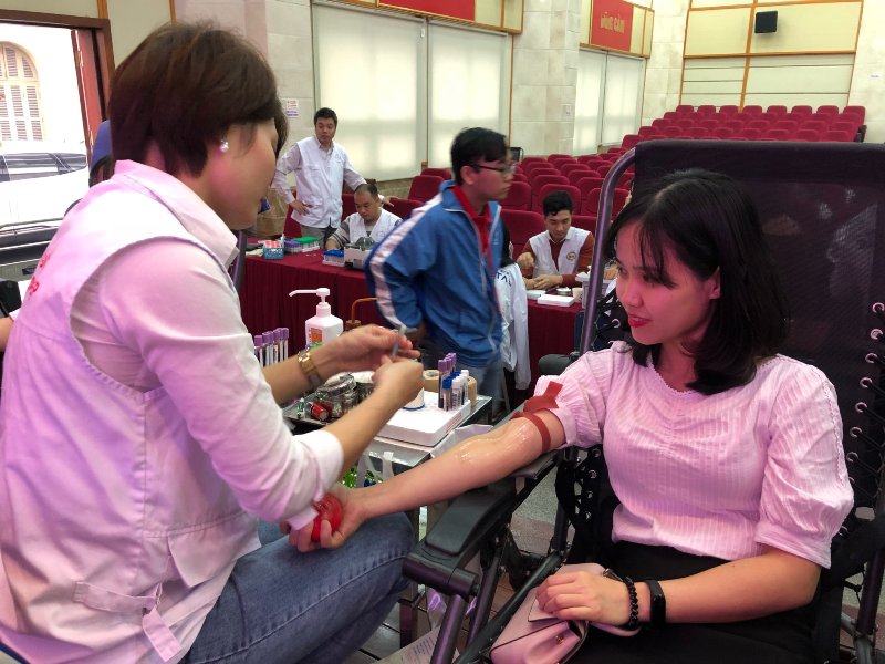 Đoàn viên, thanh niên Viettel tình nguyện hiến máu cứu người