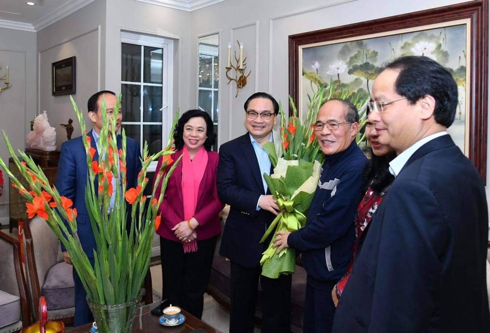 Bí thư Thành ủy Hà Nội Hoàng Trung Hải và đoàn công tác thăm, chúc Tết nguyên Chủ tịch Quốc hội Nguyễn Sinh Hùng