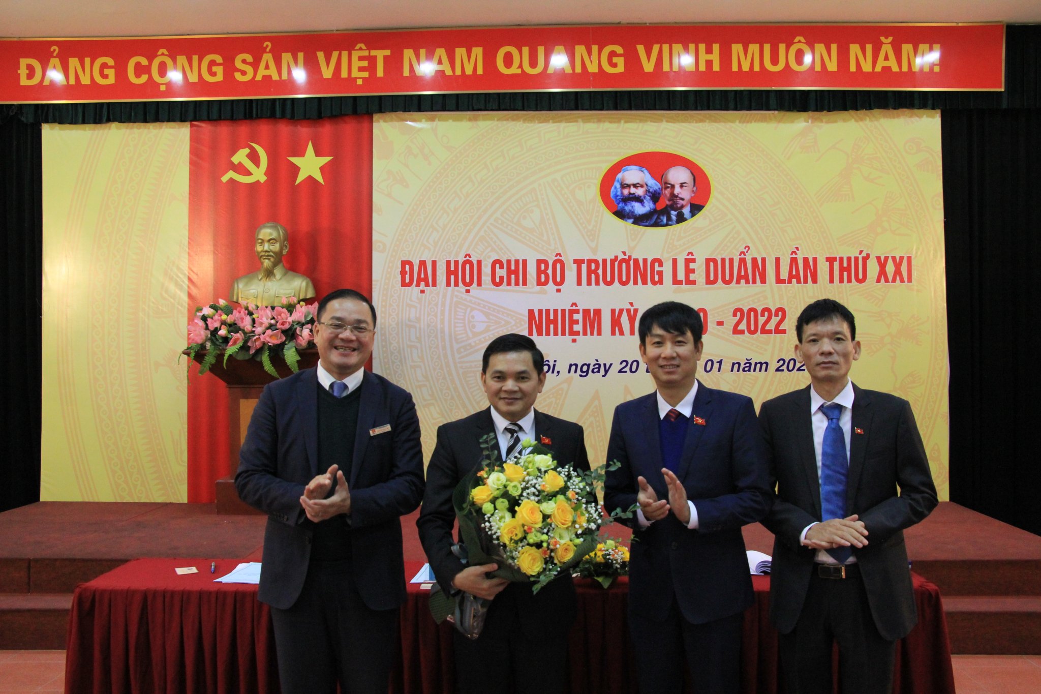 Đồng chí Nguyễn Thứ Mười tái đắc cử Bí thư Chi bộ trường Lê Duẩn