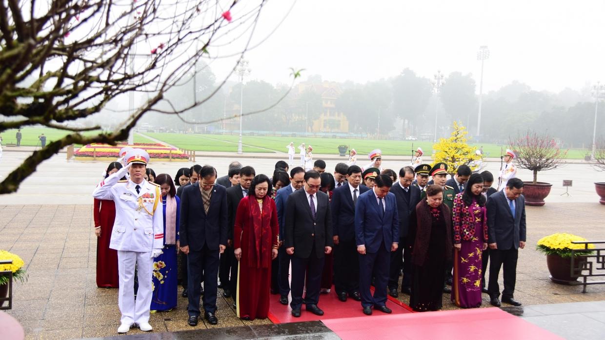 Lãnh đạo TP Hà Nội vào Lăng viếng Chủ tịch Hồ Chí Minh