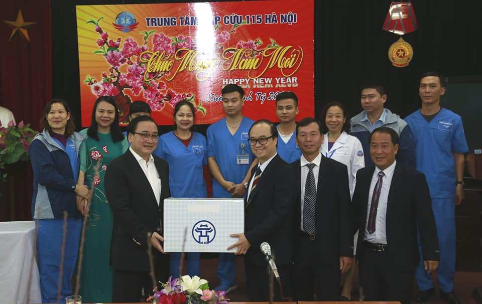 Bí thư Thành ủy Hoàng Trung Hải thăm, chúc Tết cán bộ, nhân viên Trung tâm Cấp cứu 115 Hà Nội.