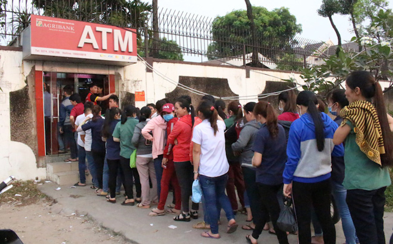 Giao dịch qua ATM tăng gấp 2,3 lần ngày thường vẫn không tắc nghẽn
