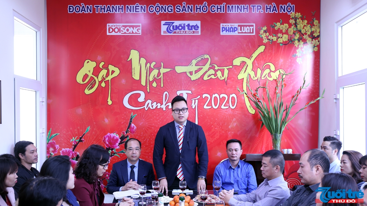 Phó bí thư Thành đoàn Hà Nội chúc mừng năm mới báo Tuổi trẻ Thủ đô