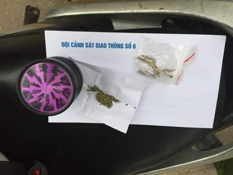 Đôi nam nữ mang cần sa đi chơi Tết gặp 141