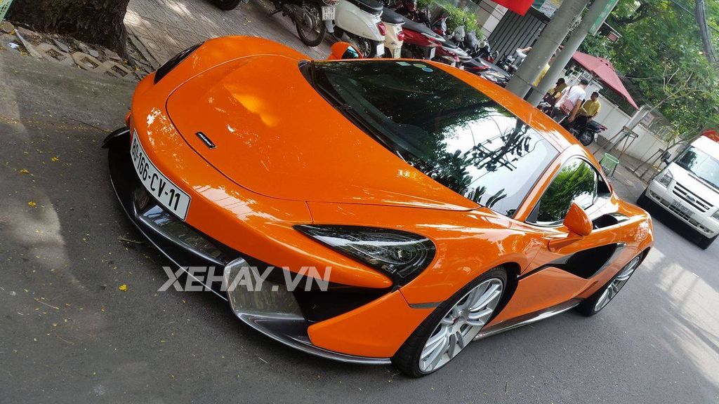 McLaren 570S vàng cam rực rỡ 