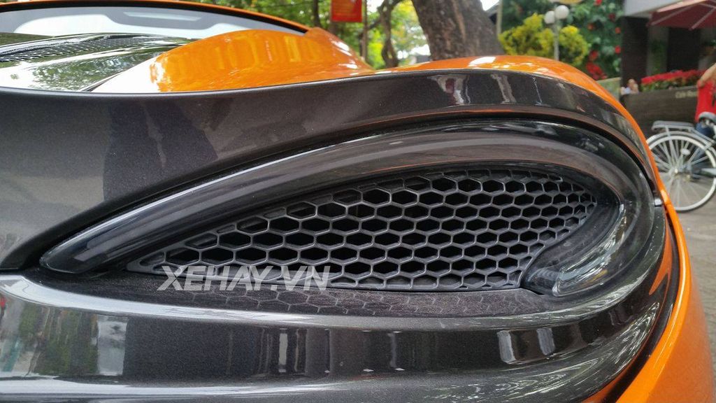 McLaren 570S vàng cam rực rỡ 