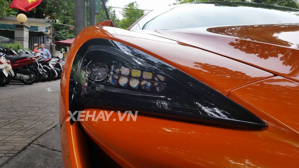 McLaren 570S vàng cam rực rỡ 