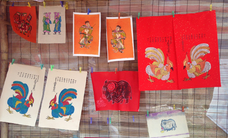 Ngắm những bức tranh gà ngũ sắc