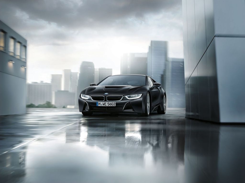 BMW mang i8 phiên bản đặc biệt Frozen Black cùng với 5-Series Touring và 4-Series LCI tới Geneva