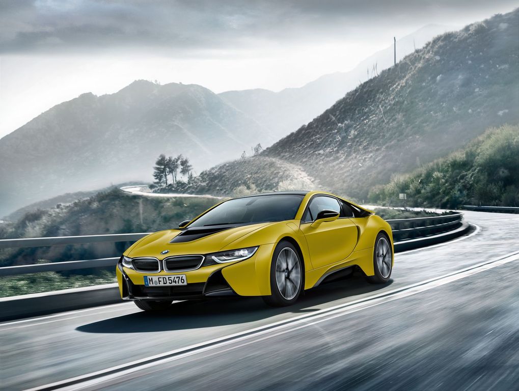 BMW mang i8 phiên bản đặc biệt Frozen Black cùng với 5-Series Touring và 4-Series LCI tới Geneva