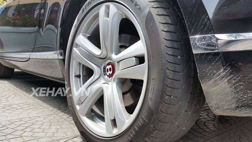 Bộ đôi Rolls-Royce Wraith và Bentley Continental GT V8 