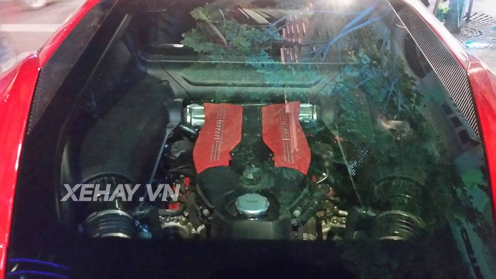 Sài Gòn: Ferrari 488 GTB tạo 