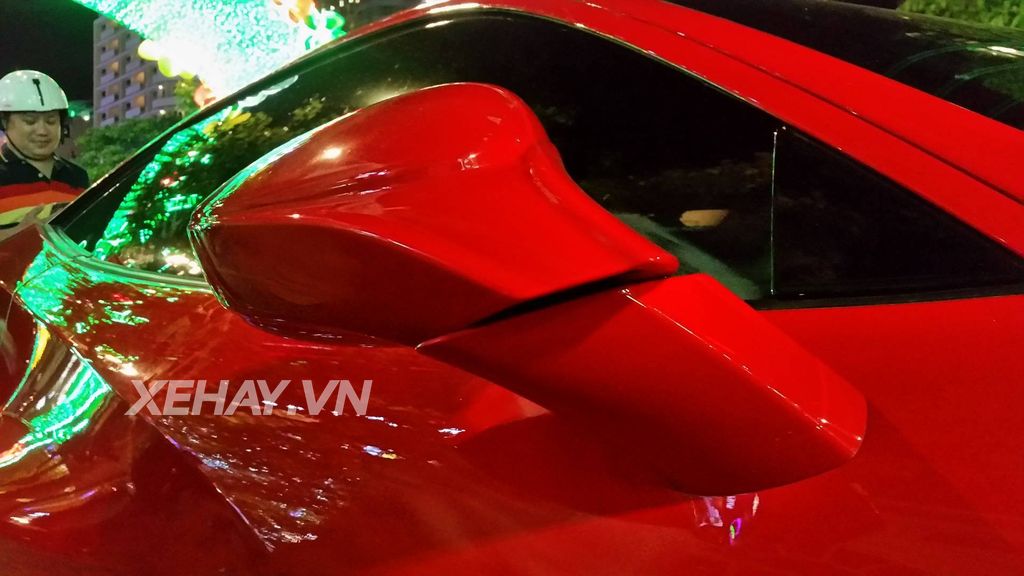 Sài Gòn: Ferrari 488 GTB tạo 