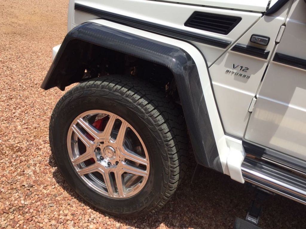 [VIDEO] Mercedes-Maybach G650 Landaulet ra mắt không chính thức