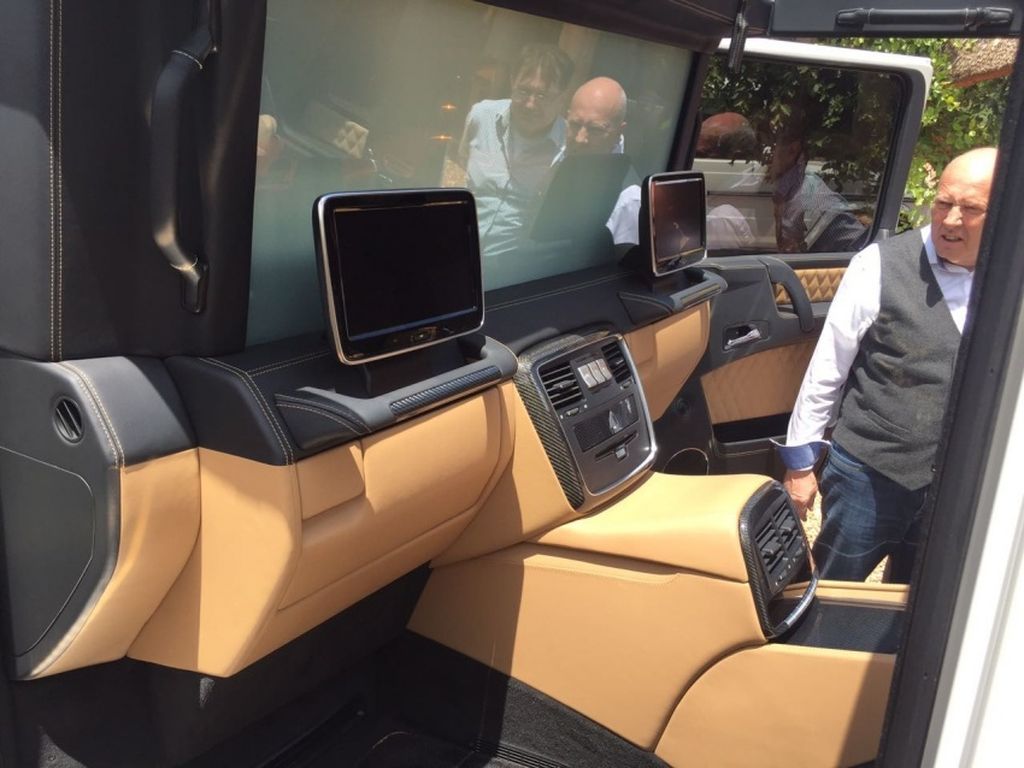[VIDEO] Mercedes-Maybach G650 Landaulet ra mắt không chính thức