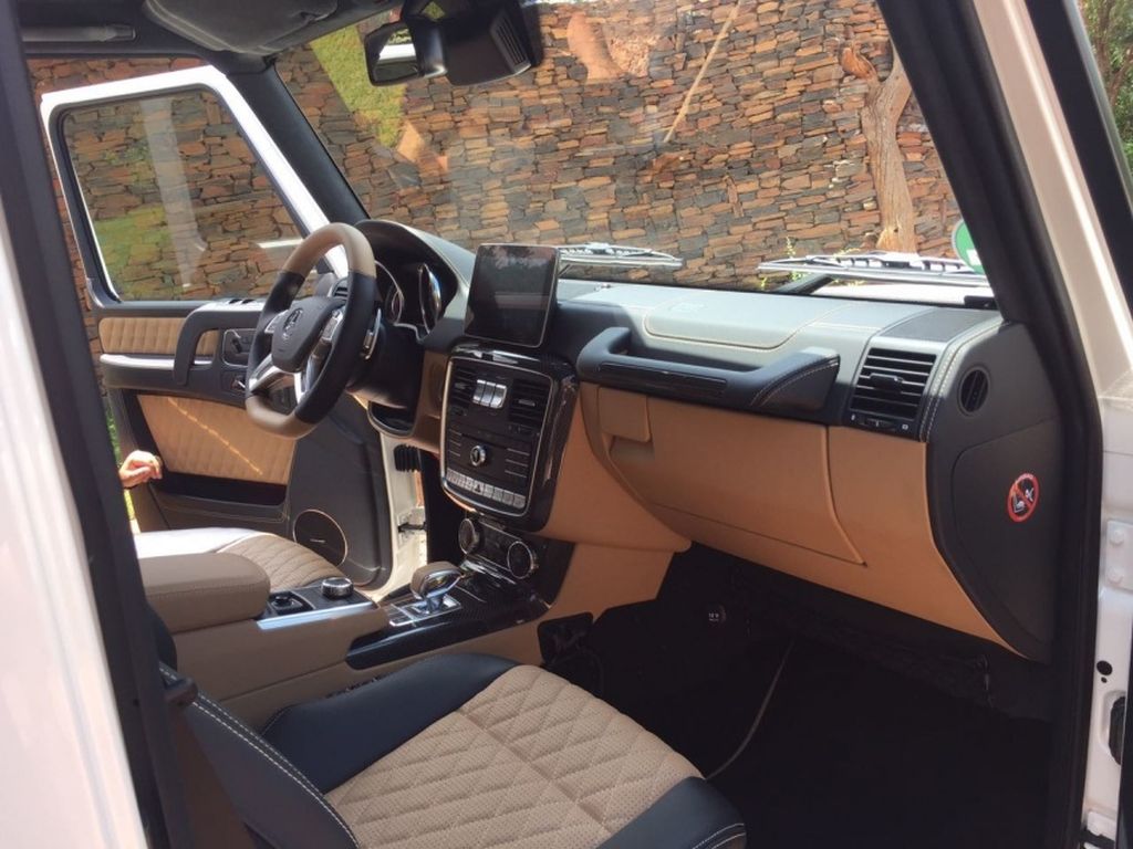 [VIDEO] Mercedes-Maybach G650 Landaulet ra mắt không chính thức