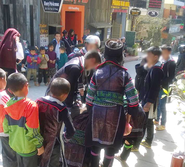 Lại thêm vụ nữ sinh lớp 9 gào khóc khi bị bắt về làm vợ ngay trung tâm thị trấn Sa Pa