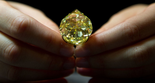 Viên kim cương 3 cara bị đánh cắp tìm thấy trong bụng du khách Trung Quốc
