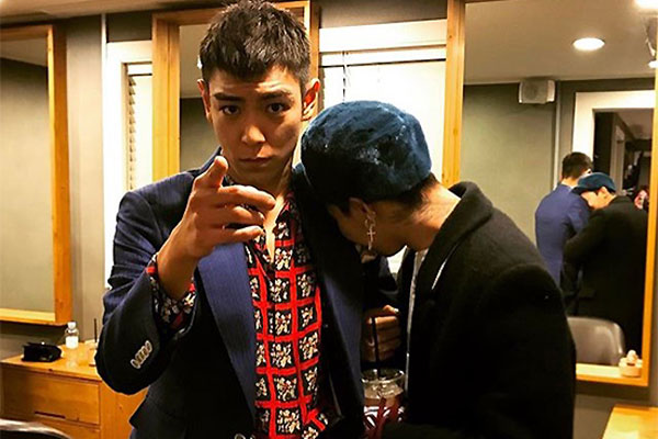 T.O.P (Big Bang) khoe tóc mới trước ngày nhập ngũ, lộ biệt thự 60 tỷ như bảo tàng