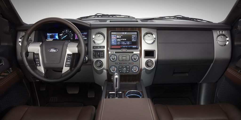 Ford Expedition 2018 thực sự là một cuộc cách mạng so với phiên bản cũ