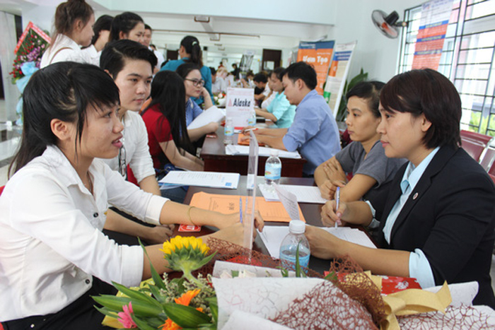 Sinh viên ra trường nên chọn vào Nhà nước hay tư nhân?