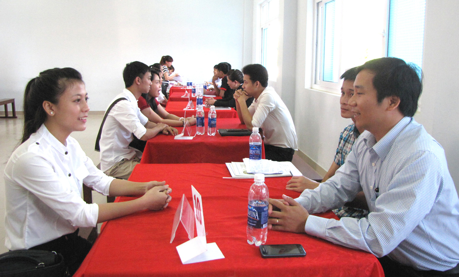 Sinh viên ra trường nên chọn vào Nhà nước hay tư nhân?