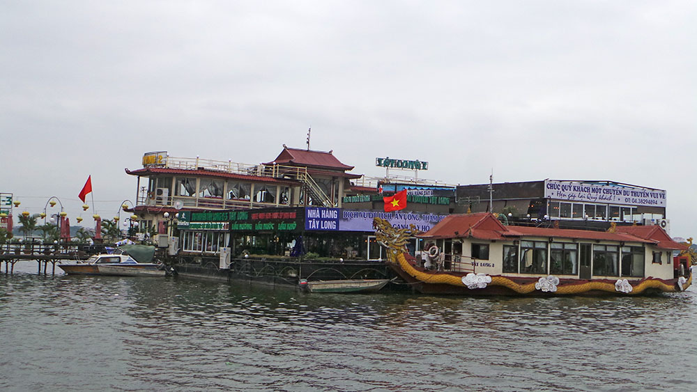Hà Nội chấm dứt hoạt động kinh doanh trên Hồ Tây