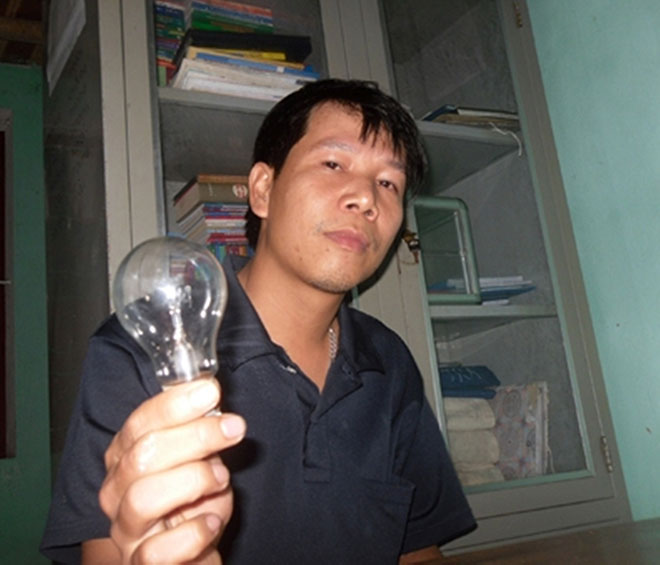 Gặp quái nhân có sở thích ăn thủy tinh, sành, sứ nhờ học… “võ ma”