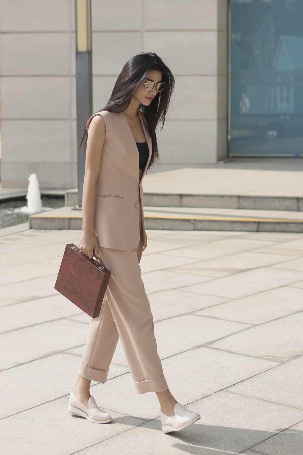 Kim Tuyến hướng đến vẻ đẹp cá tính và sành điệu trên đường đua street style
