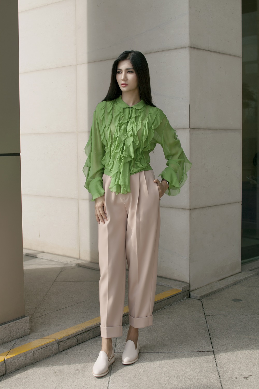 Kim Tuyến hướng đến vẻ đẹp cá tính và sành điệu trên đường đua street style