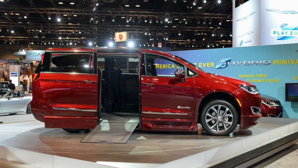 Chrysler và BraunAbility giới thiệu chiếc minivan đặc biệt Pacifica cho người khuyết tật