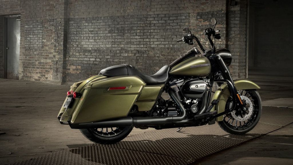 Harley-Davidson Road King Special 2017 - phong cách mới, động cơ mới