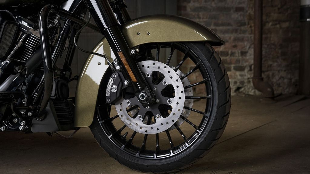 Harley-Davidson Road King Special 2017 - phong cách mới, động cơ mới
