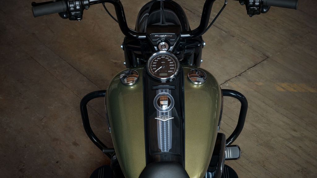 Harley-Davidson Road King Special 2017 - phong cách mới, động cơ mới
