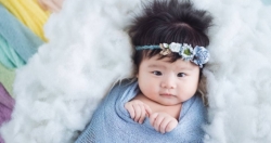 Vân Trang khoe ảnh con gái 4 tháng tuổi đá lông nheo siêu đáng yêu