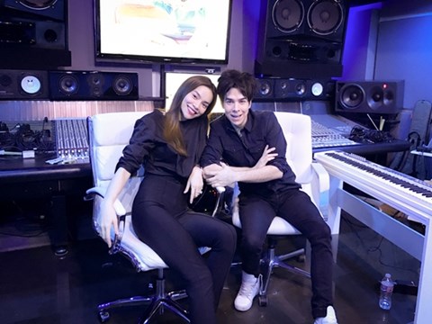 Hồ Ngọc Hà làm việc với nhà sản xuất âm nhạc nổi tiếng