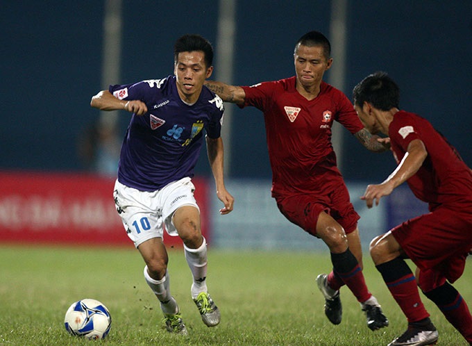 Vòng 6 V-League: Văn Quyết ghi bàn muộn, giúp Hà Nội FC thoát thua