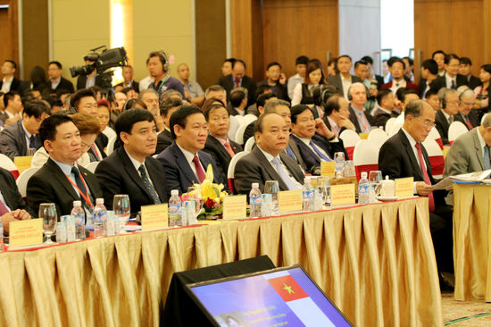 Thủ tướng Nguyễn Xuân Phúc dự hội nghị gặp mặt các nhà đầu tư tại Nghệ An