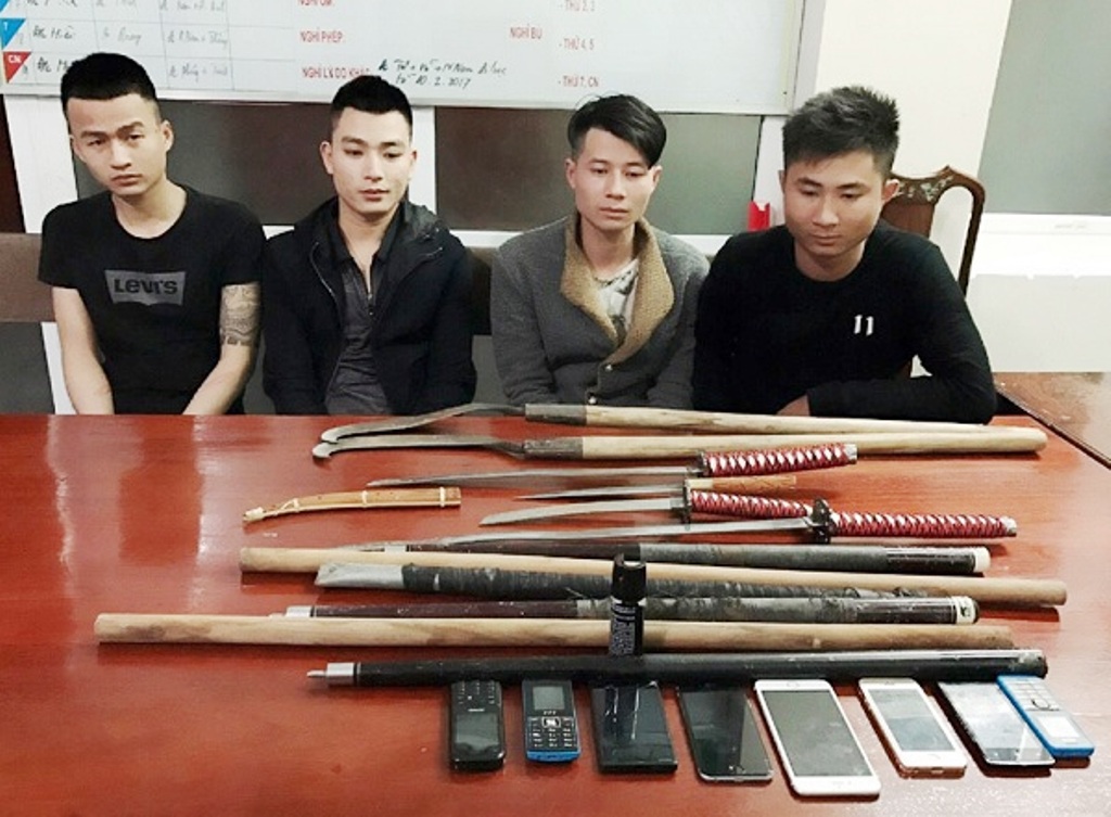 Hà Tĩnh: Ngăn chặn 30 thanh niên “hỗn chiến” bằng đao, kiếm
