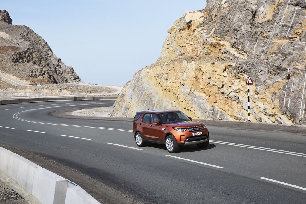 Land Rover Discovery bán ra tại Anh tuần này với giá từ 1,2 tỷ VNĐ